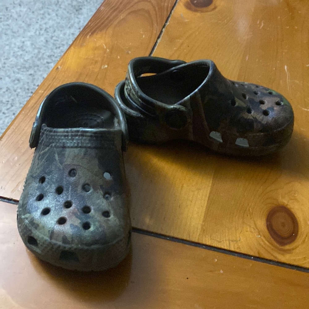Camo croc toddler sandals